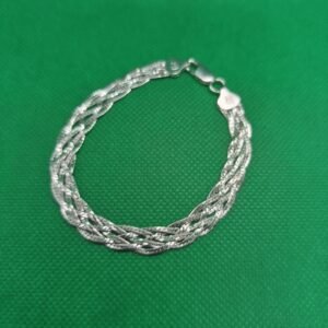 Brățară din argint – design elegant și versatil