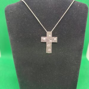 Lanț din argint cu pandantiv cruce – design clasic și elegant
